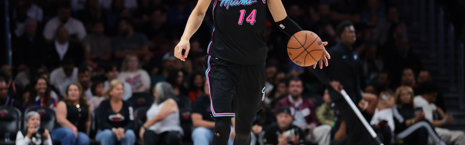 欧冠客户端安装-热火迎战魔术 希罗&amp;鲍威尔&amp;韦尔&amp;亚库乔尼斯出战 维金斯缺阵