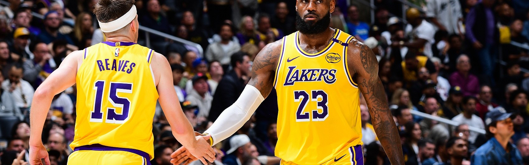 里夫斯场均至少25+5+5且进2.5+三分&amp;命中率50%+ 历史仅詹杜库做到