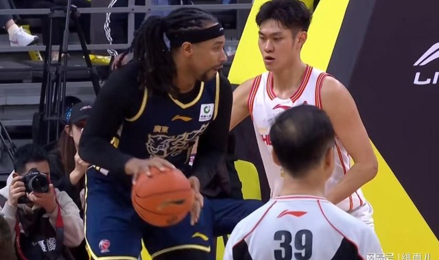 欧冠官方app-朱芳雨赌对了！广东队狂练“新内线”，杜锋为他拒绝交易王浩然？