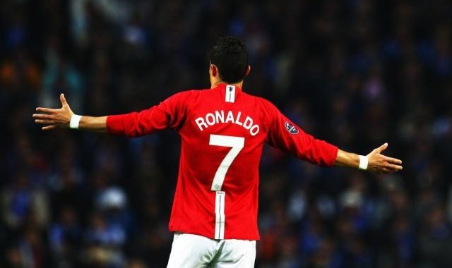 欧冠app下载-C罗重回曼联立马穿7号？穿7号难度大 他或许穿28号